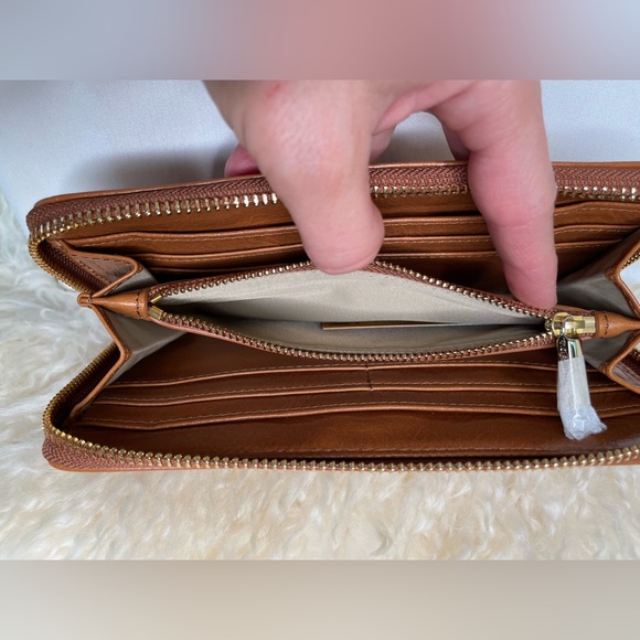 Tory Burch Dena Zip Continental Clutch Wallet - Picture 4 of 5